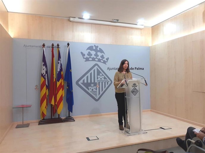 La regidora de Modelo de Ciudad, Vivienda Digna y Sostenibilidad, Neus Truyol, en rueda de prensa