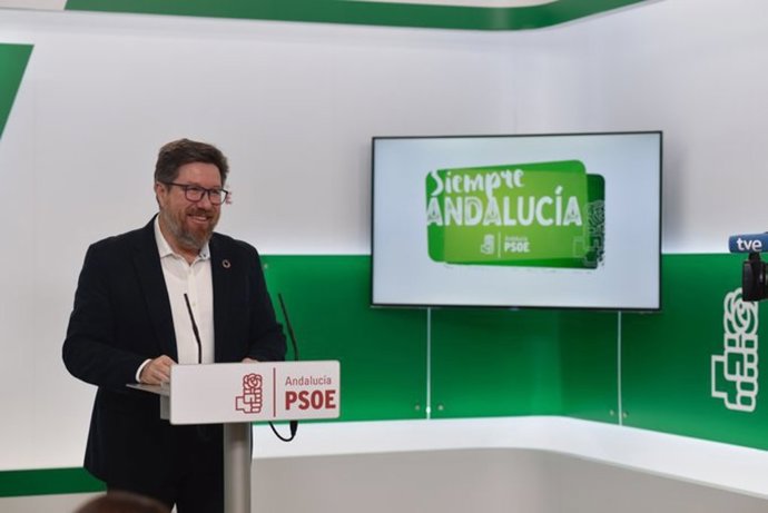 El portavoz adjunto del Grupo Parlamentario Socialista, Rodrigo Sánchez Haro, en rueda de prensa este martes