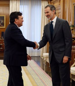 El rey Felipe VI recibe al diputado de Teruel Existe, Tomás Guitarte, en el Palacio de la Zarzuela