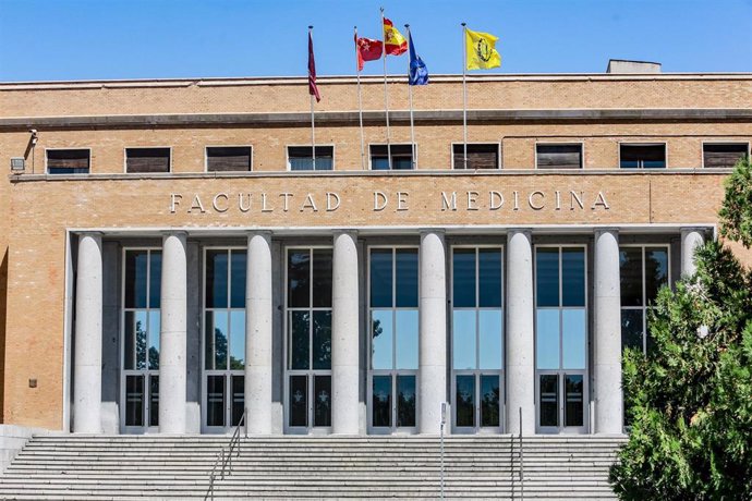 Fachada de la Facultad de Medicina de la  Universidad Complutense de Madrid -UCM-.