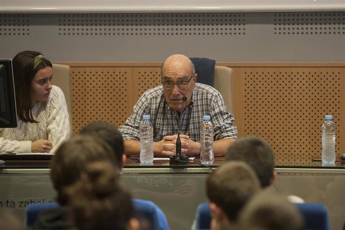 El ex-preso de ETA José Ramón López Abetxuko, durante una charla sobre la situación de los reclusos con enfermedades graves, en el Aulario de las Nieves del Campus de Álava de la Universidad del País Vasco (UPV), en Vitoria a 10 de diciembre de 2019.