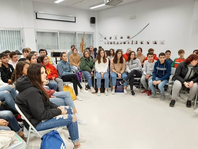 Imagen de archivo de jóvenes andaluces, destinatarios del Plan Estratégico de la Juventud, que coordina la Consejería de Igualdad. 
