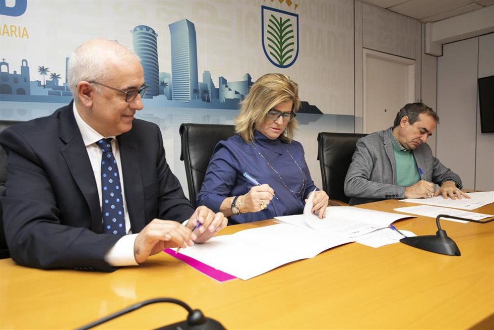 Firma del acuerdo entre RTVE, Ayuntamiento de Las Palmas de Gran Canaria y RTVC para la retransmisión del Carnaval de Las Palmas de Gran Canaria