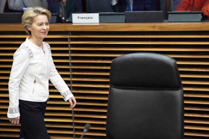 HANDOUT - 04 December 2019, Belgium, Brussels: European Commission President Ursula von der Leyen gets ready to chair a meeting of the college of commissioners at the European commission headquarters. Photo: Lukasz Kobus/European Commission/dpa - ATTENT