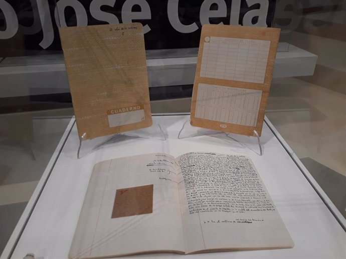 La Universidad Camilo José Cela presenta una veintena de manuscritos del Cela 'periodista'