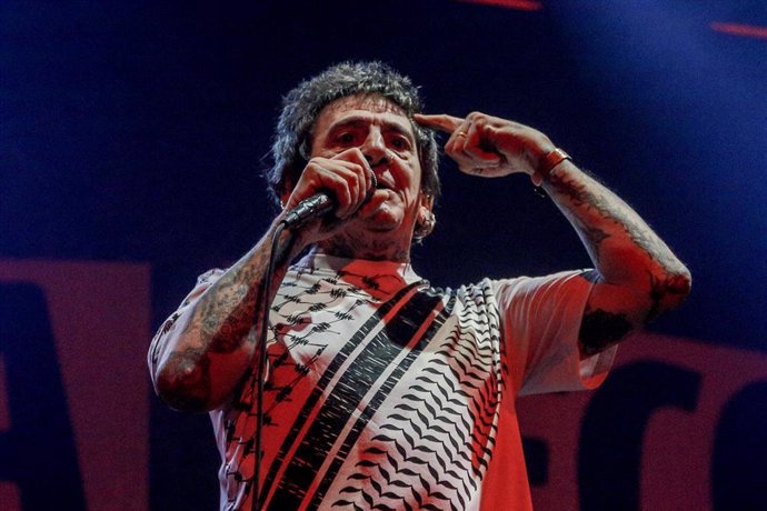 El cantante de 'La Polla Records', Evaristo Páramos, durante el concierto en el Wizink Center de Madrid (España), a 11 de octubre de 2019.