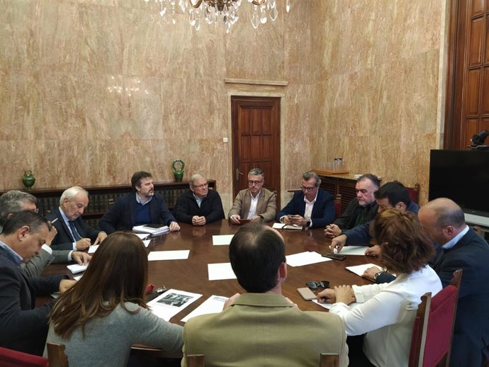 Reunión en la Subdelegación de Gobierno con agricultores y comercializadoras