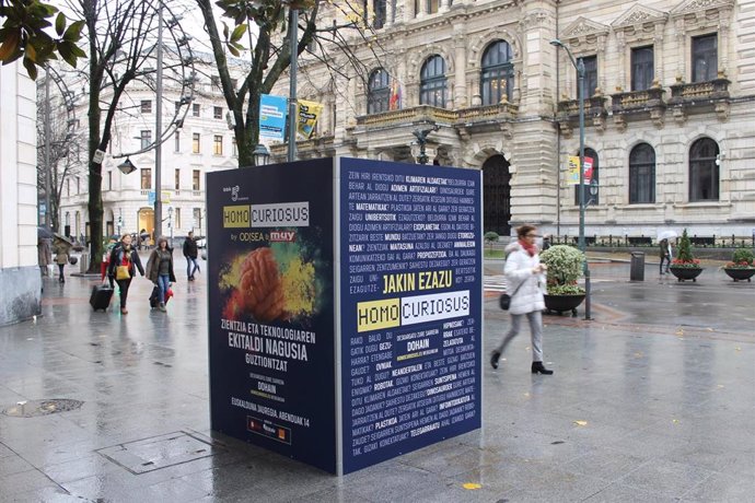 Publicidad en Bilbao del evento "Homo Curiosus".