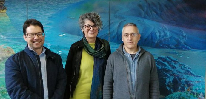 La secretria autonmica d'Universitat, Investigació i Política Lingüística, Agustina Vilaret, durant la seva visita a l'IEO.