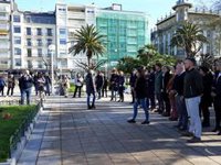 La Corporación municipal de San Sebastián homenajea a las víctimas del terrorismo y la violencia
