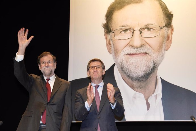 El presidente de la Xunta de Galicia, Alberto Núñez Feijóo, y el expresidente del Gobierno Mariano Rajoy en la presentación del libro 'Una España mejor' de Rajoy a 9 de diciembre de 2019