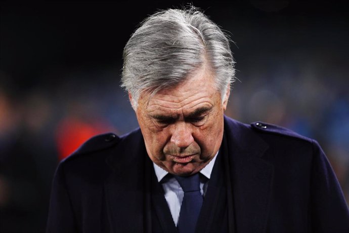 Carlo Ancelotti, destituido como técnico del Nápoles