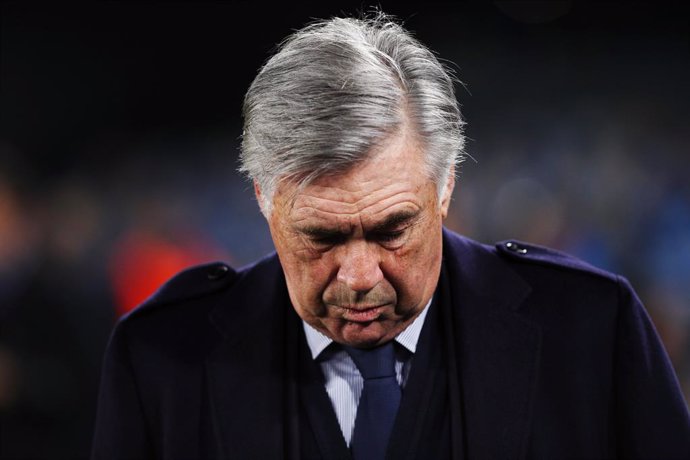 Fútbol.- Ancelotti, destituido como técnico del Nápoles tras el pase a octavos d