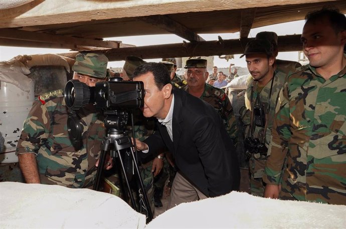 Bashar al Assad visita a las tropas sirias desplegadas en la provincia de Idlib