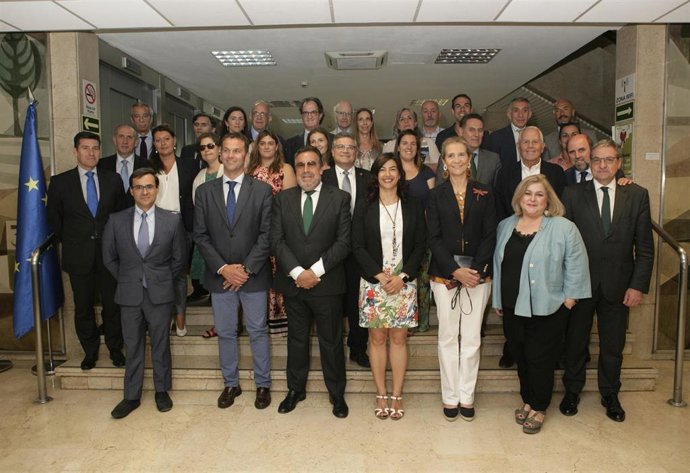 Foto de familia tras una Asamblea General Ordinaria del CPE con SAR la Infanta Elena, Miguel Carballeda y María José Rienda