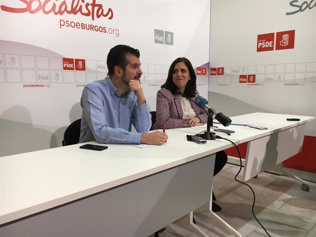 Luis Tudanca, secretario autonómico del PSCyL, y Esther Peña, secretaria provincial del PSOE de Burgos.