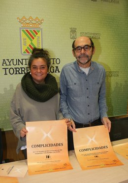 La concejala Esther Vélez y el comisario de la exposición Luis Alberto Salcines