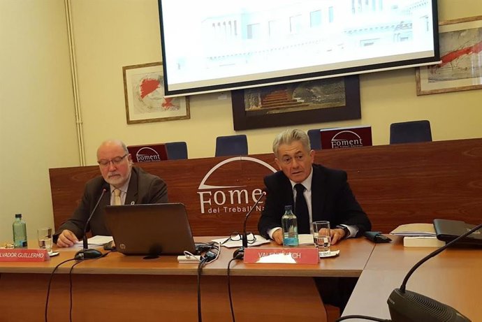 El secretario general adjunto y director de Economía de Foment del Treball, Salvador Guillermo, y el presidente de la Comisión de Economía y Fiscalidad de Foment, Valentí Pich