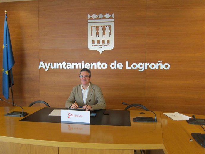 El portavoz de Ciudadanos en el Ayuntamiento de Logroño, Julián San Martín, ha hecho balance de las últimas actuaciones del equipo de Gobierno municipal.