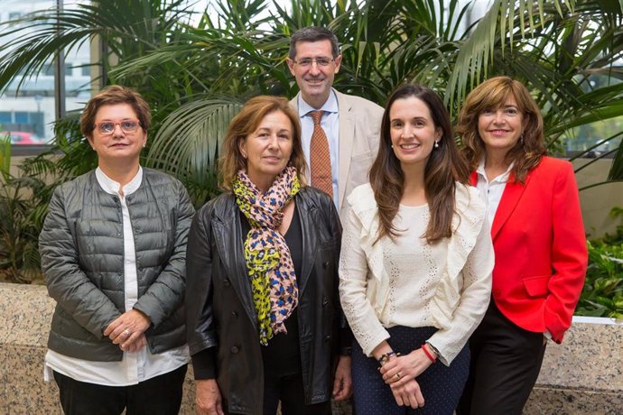 Marta Ferrer, Ana Tabar, Gabriel Gastaminza, Carmen DAmelio y Blanca García Figueroa, responsables del ensayo clínico contra la alergia al cacahuete