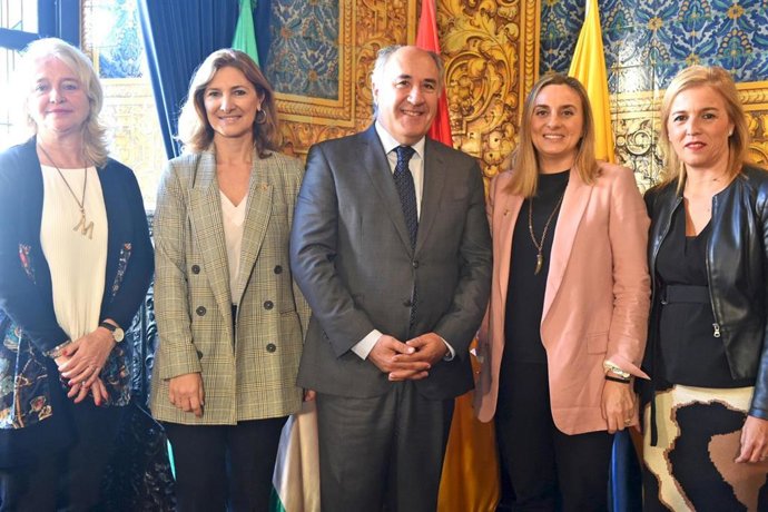 Marifrán Carazo en visita institucional al Ayuntamiento de Algeciras