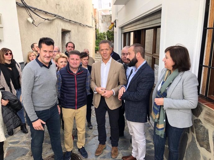 Imagen de la visita del Grupo Parlamentario Socialista a Soportújar (Granada)