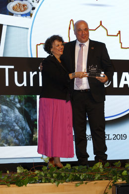 Antonio Ruiz recoge el premio concedido a la Vía Verde del Aceite