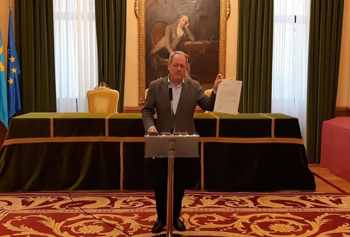 El concejal de Medio Ambiente y Movilidad del Ayuntamiento de Gijón, Aurelio Martín, en rueda de prensa