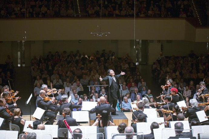 El director de orquesta japonés Eiji Oue