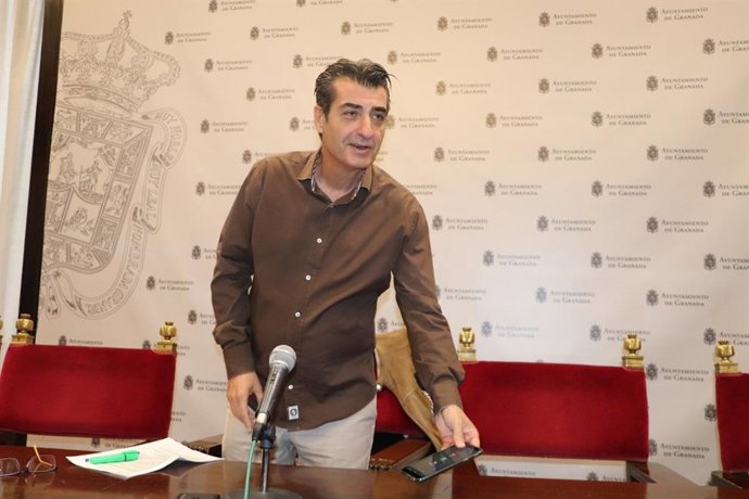 El portavoz del grupo municipal de Podemos-IU en Granada, Antonio Cambril