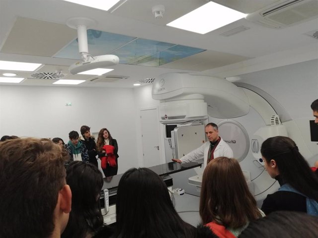 Visita de escolares a la Unidad de Incología Radioterápica y Radiofísica del Hospital de Jaén