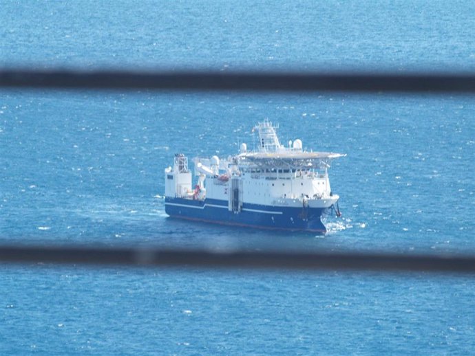 Imagen cedida del buque encargado de prospecciones en Ceuta para su conexión con Andalucía con el cable eléctrico submarino