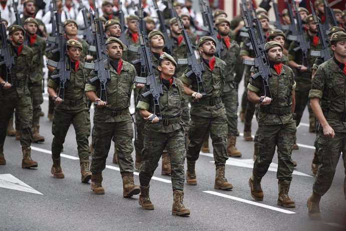 Desfile terrestre enmarcado en los actos de celebración del 12 de Octubre en Madrid, Día de la Hispanidad 