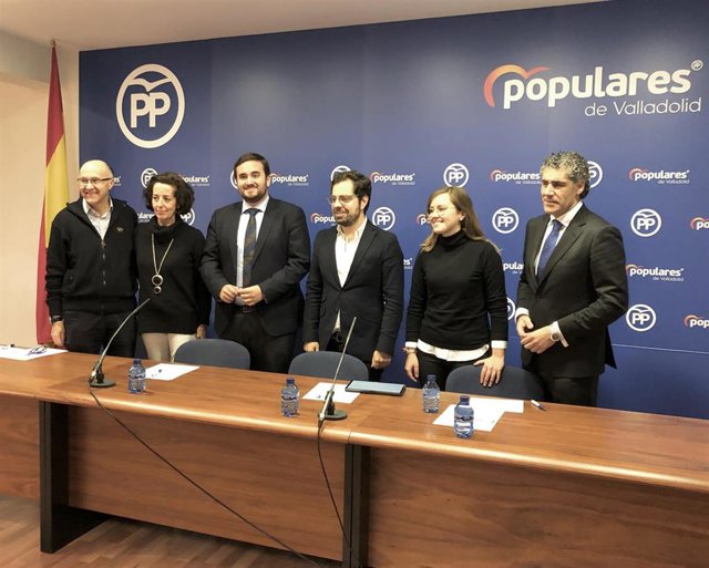 De izquierda a derecha: Ramiro Ruiz Medrano, Mercedes Cantalapiedra, Eduardo Carazo, Noemí Rojo y Alberto Plaza.