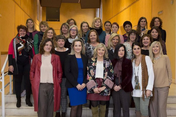 La concejala de Pamplona María Caballero, en la entrega de diplomas del curso Mentoring para la inserción laboral de mujeres.