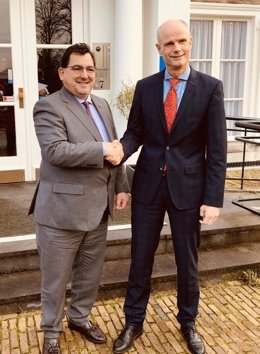 El secretario de Estado para la Unión Europea, Marco Aguiriano, y el ministro de Exteriores de Países Bajos, Stef Blok