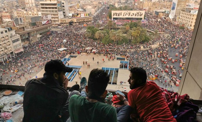 Acampada de protesta en la plaza Tahrir de Bagdad