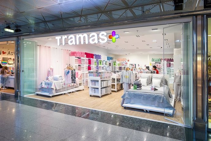 Tienda abierta por el Grupo Tramas en un centro comercial de Asturias.