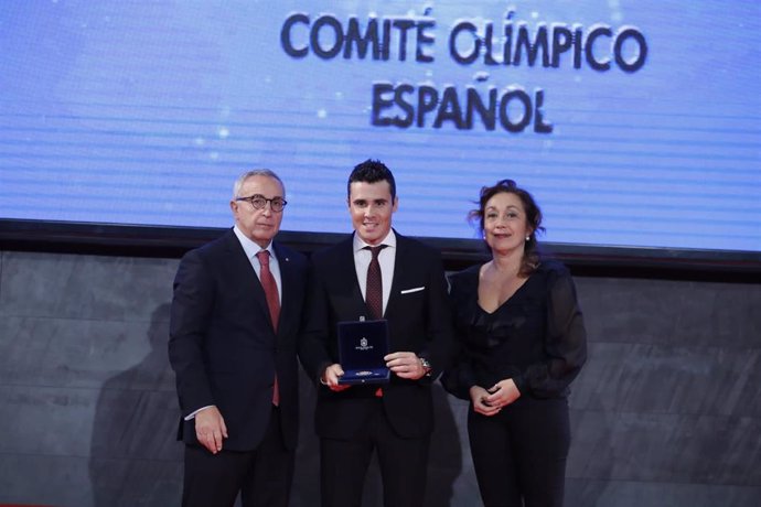 Gómez Noya recoge la orden olímpica del COE en su Gala Anual