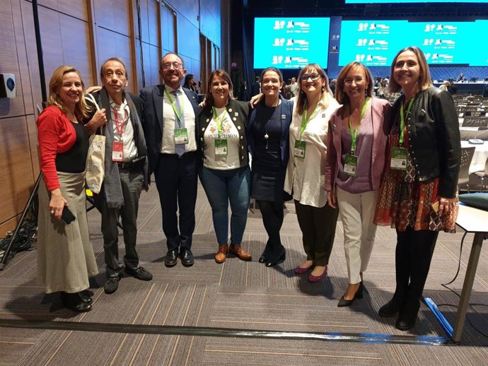 La delegación española que ha defendido la candidatura de la cerámica de Talavera para ser Patrimonio Inmaterial de la Unesco