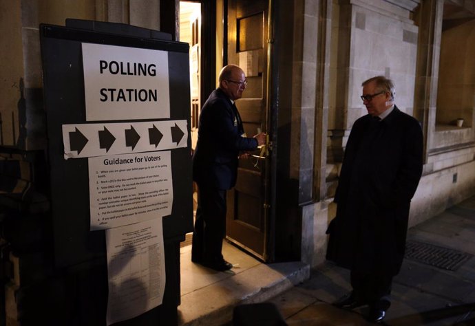 R.Unido.- Comienza en Reino Unido una cita electoral clave para el futuro del Br