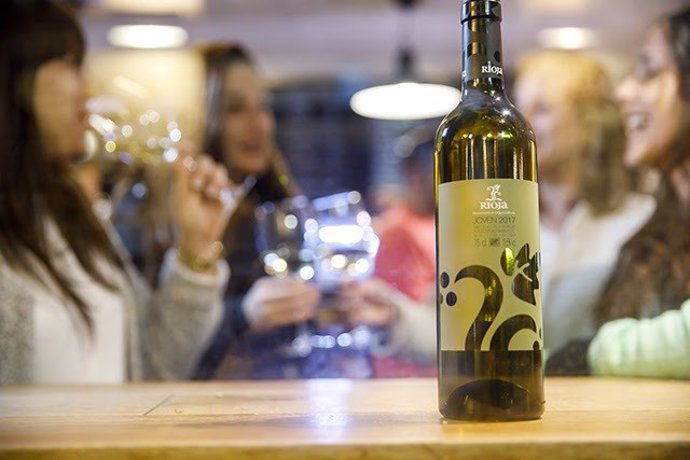 Un libro editado por el IER recorre la historia de 'El Vino en La Rioja durante 