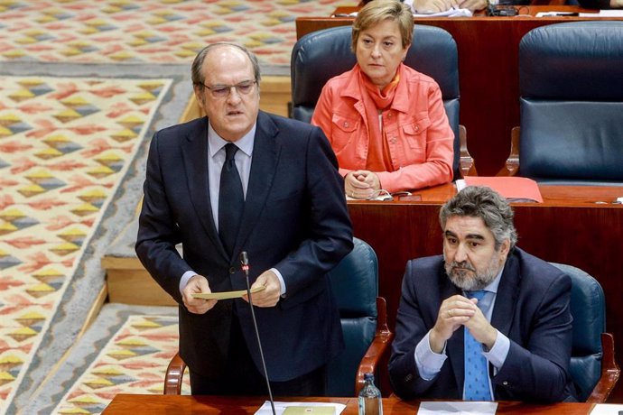 El portavoz del Partido Socialista en la Asamblea de Madrid, Ángel Gabilondo, interviene desde su escaño en una sesión plenaria en la Asamblea de Madrid (España), a 3 de octubre de 2019.