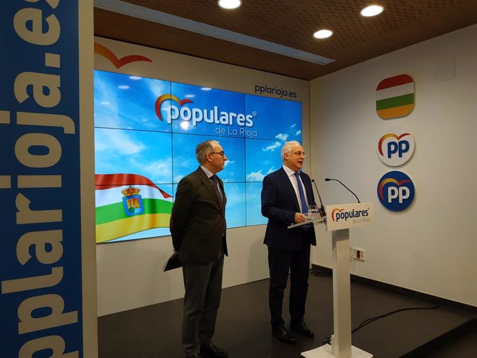 El presidente del PP de La Rioja, José Ignacio Ceniceros, junto al portavoz del Grupo Popular en el Parlamento de La Rioja, Jesús Ángel Garrido