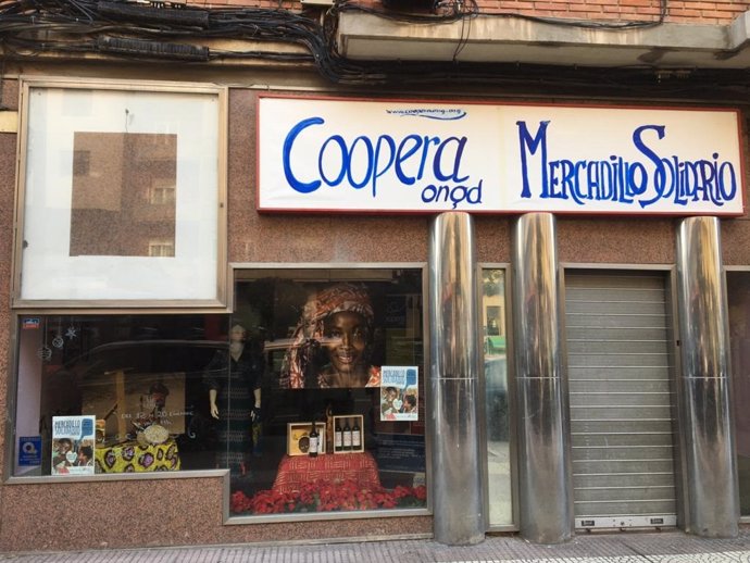 Coopera abre en Logroño su mercadillo solidario para esta Navidad.