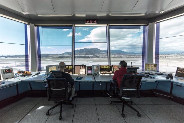 Controladores aéreos en el aeropuerto de Costa del Sol-Málaga