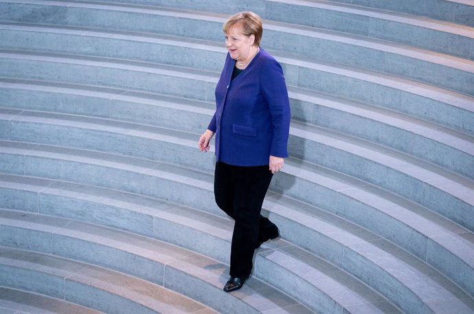 Alemania.- Merkel se reúne con los nuevos líderes del SPD