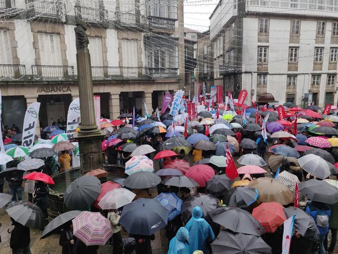 Manifiestación en defensa de la enseñanza en Santiago.
