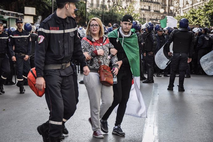 Argelia.- Miles de argelinos se manifiestan en Argel y otras ciudades contra las