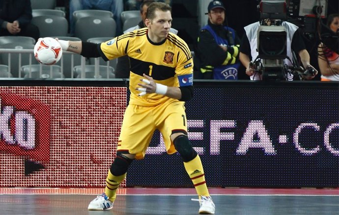 Luis Amado jugando con la selección española